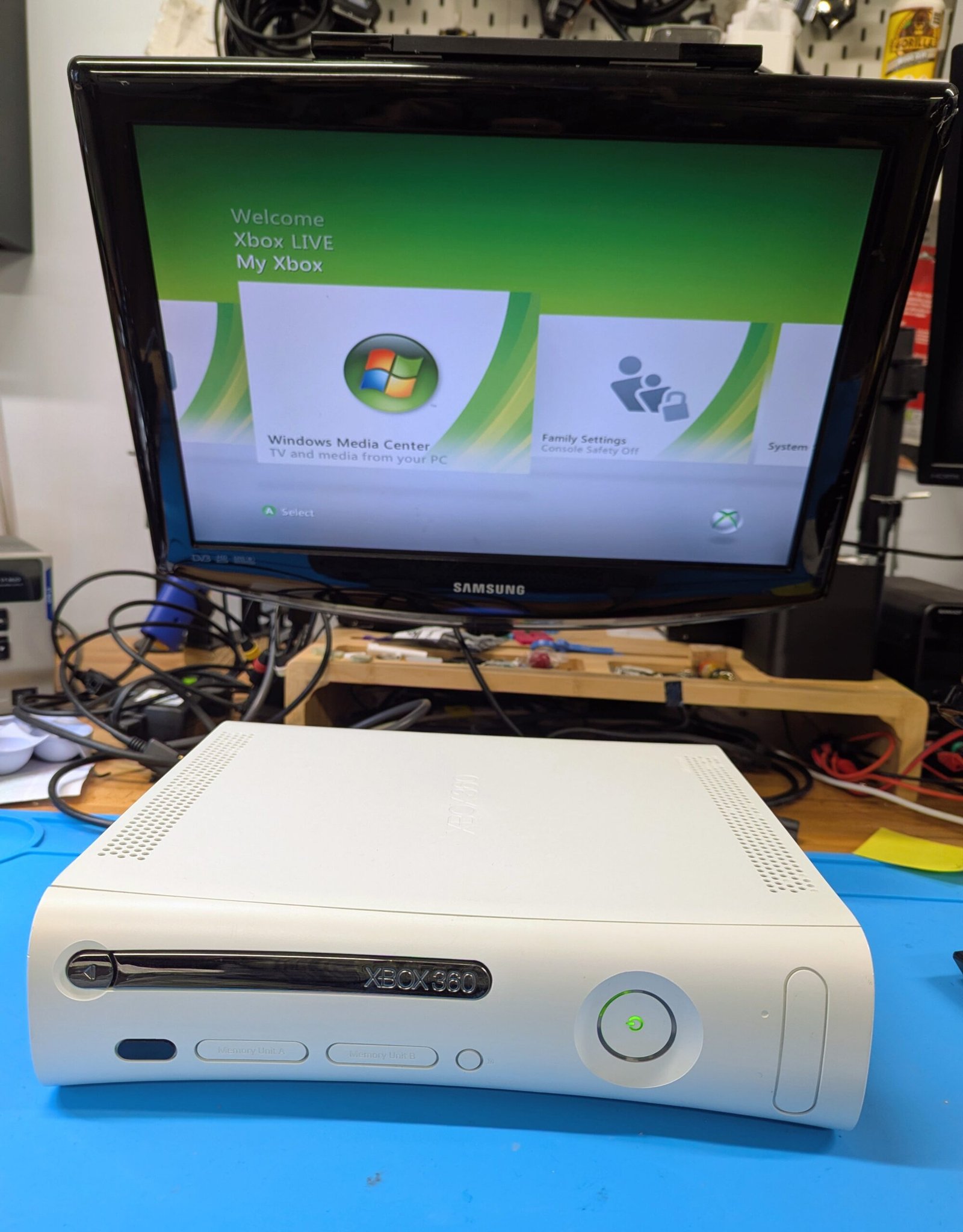 Refurbished white Xbox 360 with 13599 NXE dashboard - Image 4