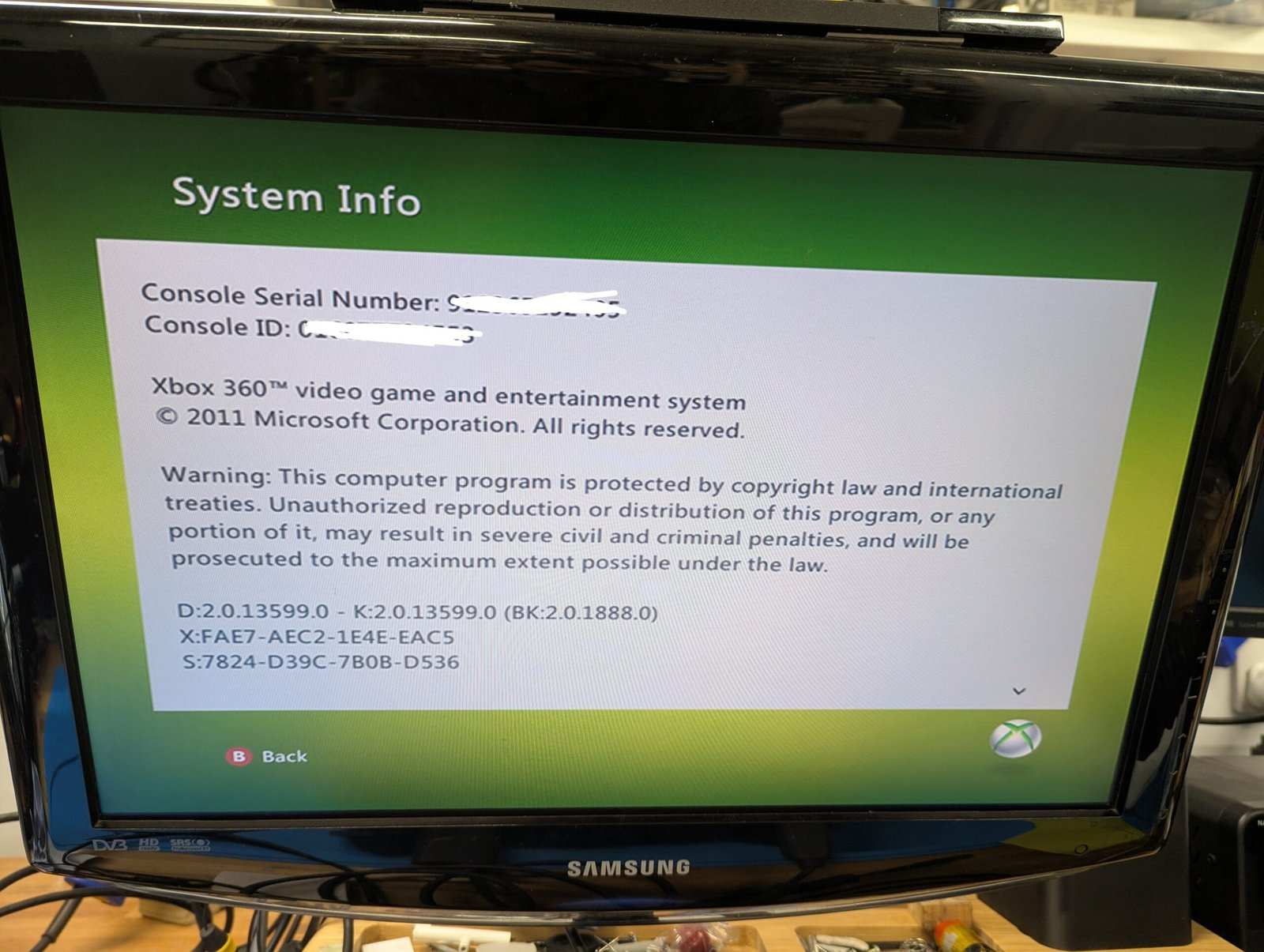 Refurbished white Xbox 360 with 13599 NXE dashboard - Image 3