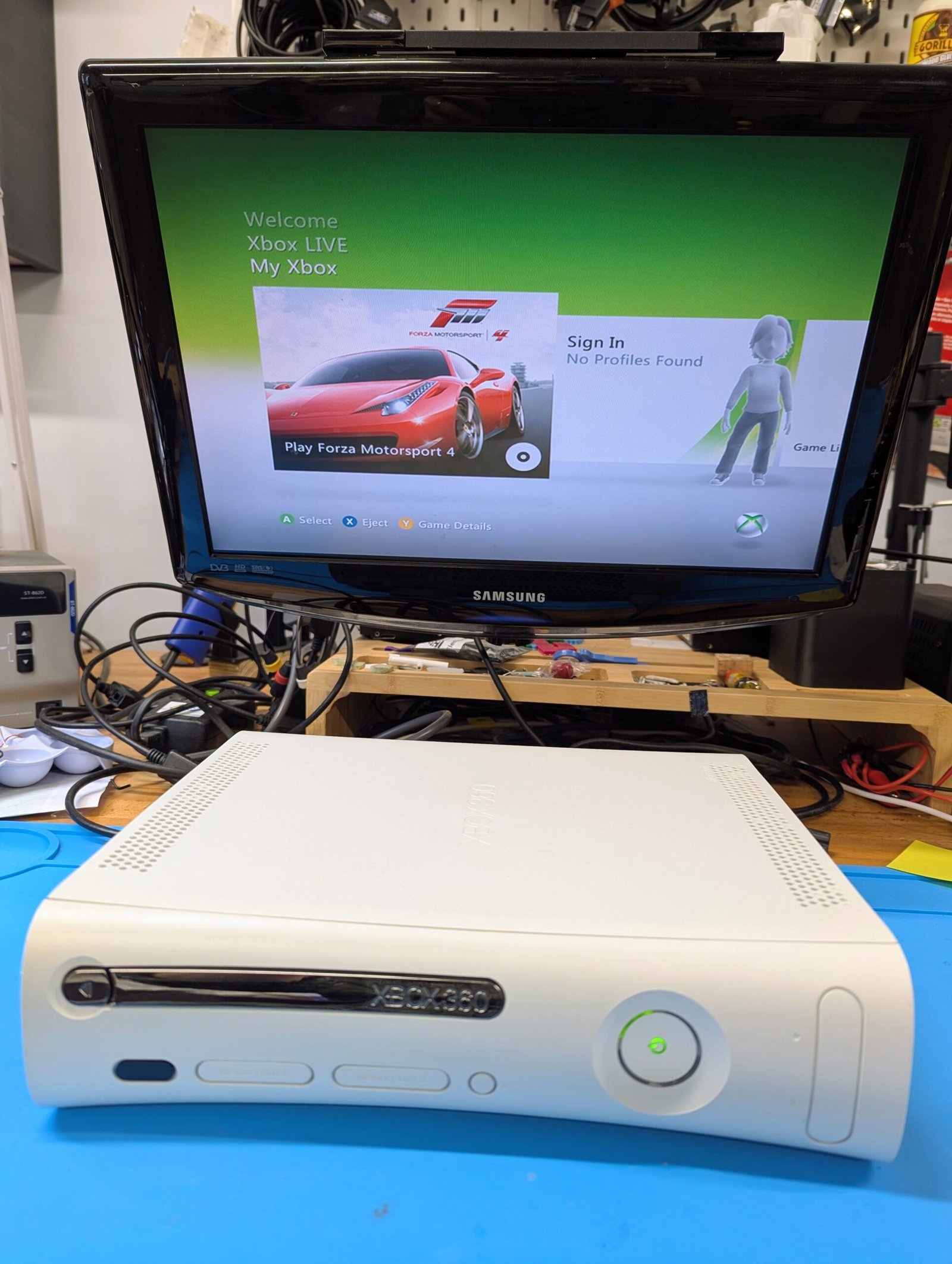 Refurbished white Xbox 360 with 13599 NXE dashboard